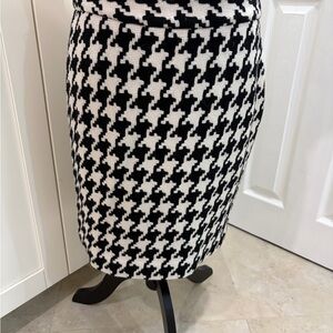 White House Black Market Houndstooth Pencil Skirt